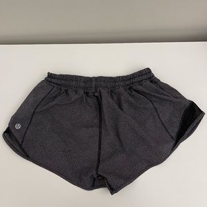 EUC Lululemon Hotty Hot Shorts 2.5 Size 6
